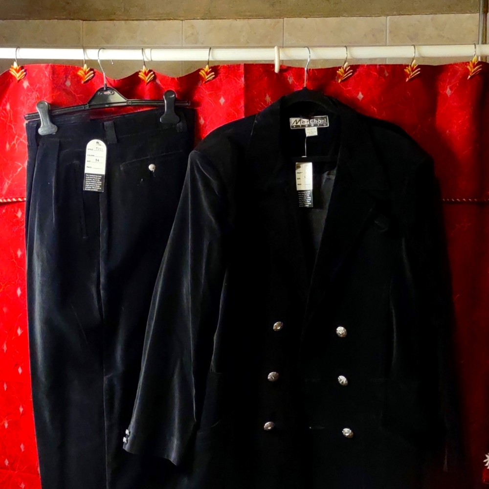Men's designer high fashion double breasted velour suit!
